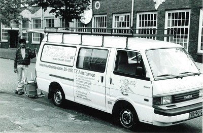 Oud busje schoonmaakbedrijf Breddels